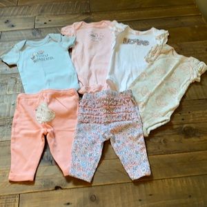 Carter’s NB set. 4 onesies and 2 matching pants.
